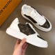 Louis Vuitton Men SNEAKER