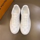 Louis Vuitton Men SNEAKER