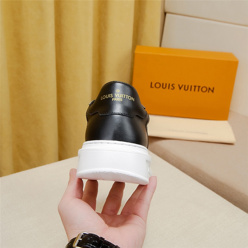 Louis Vuitton Men SNEAKER