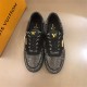 Louis Vuitton Men SNEAKER