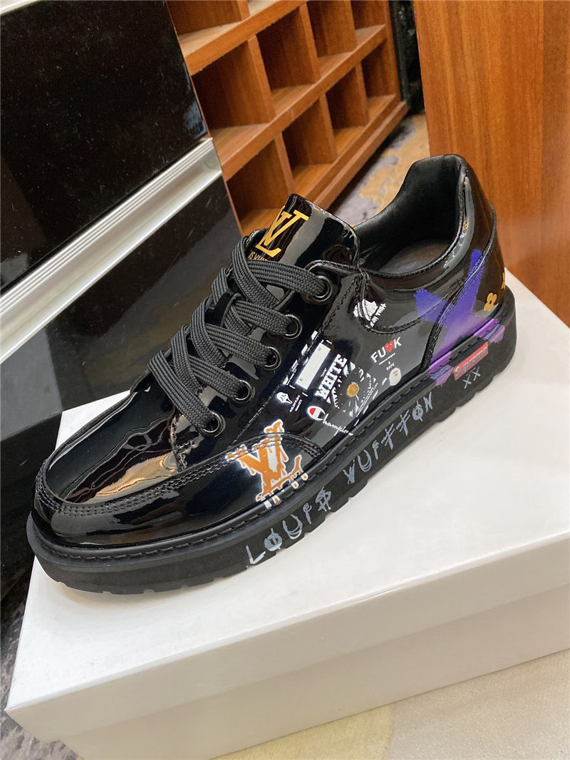 Louis Vuitton Men SNEAKER