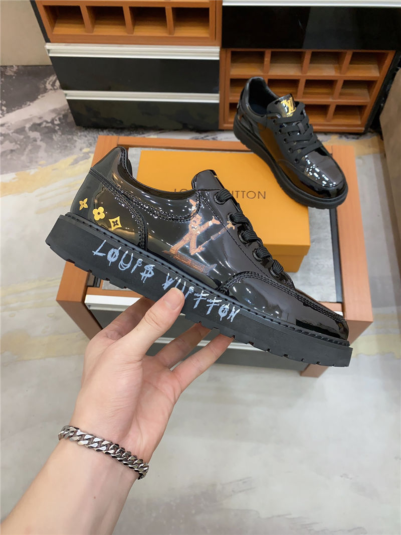 Louis Vuitton Men SNEAKER