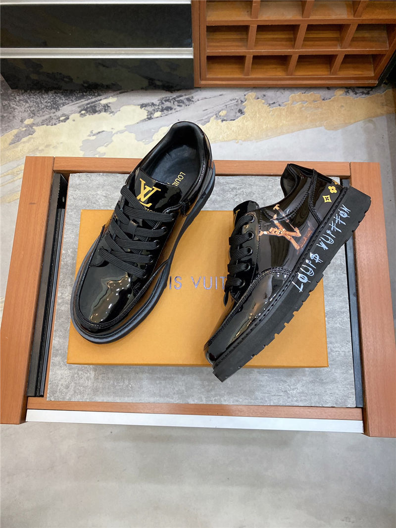 Louis Vuitton Men SNEAKER