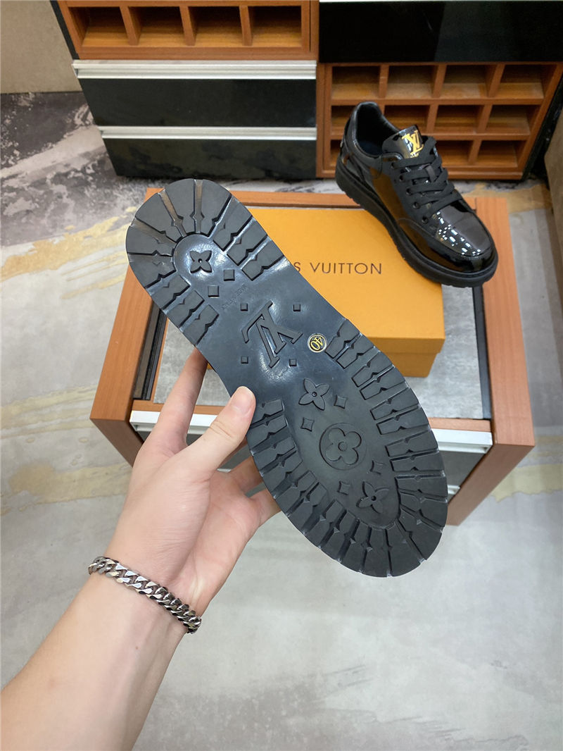 Louis Vuitton Men SNEAKER