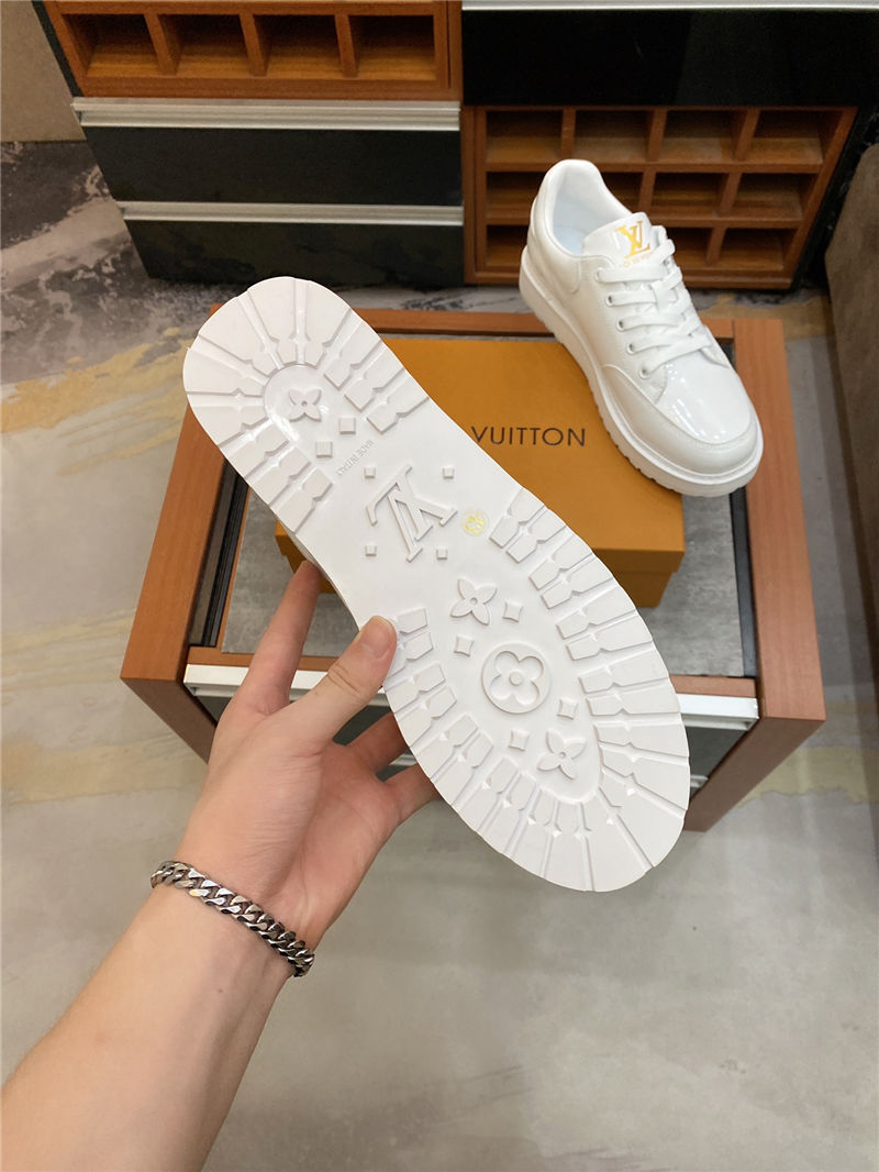 Louis Vuitton Men SNEAKER