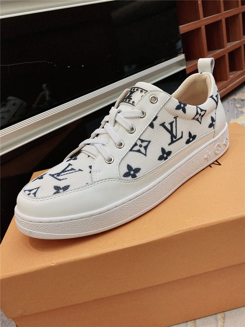 Louis Vuitton Men SNEAKER