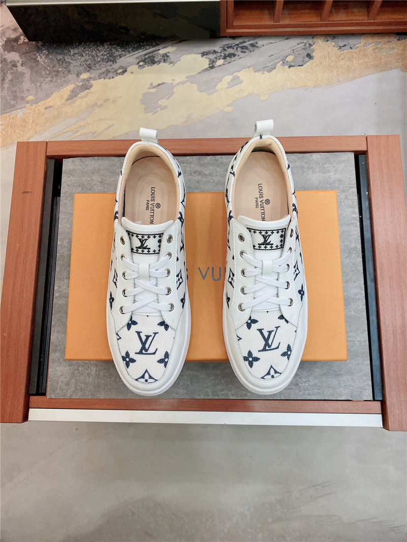 Louis Vuitton Men SNEAKER