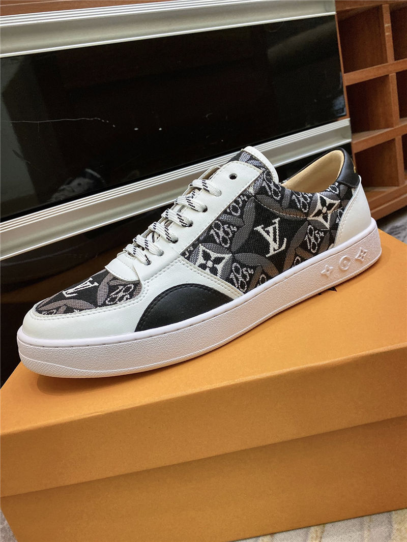 Louis Vuitton Men SNEAKER