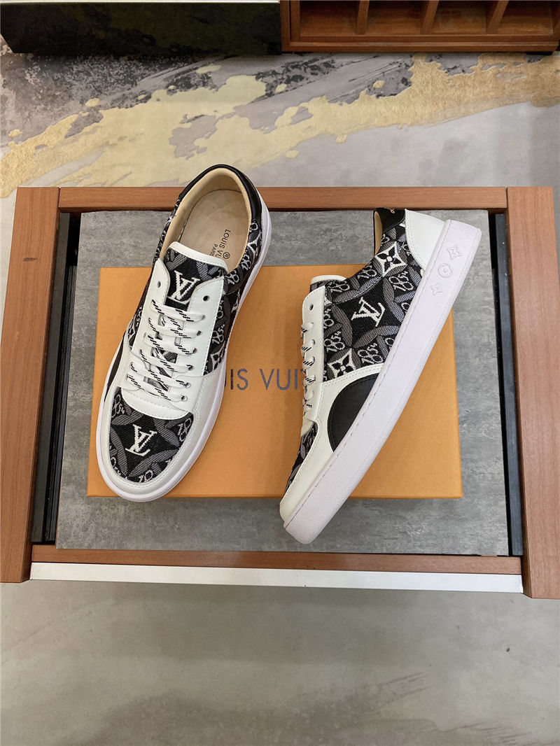 Louis Vuitton Men SNEAKER