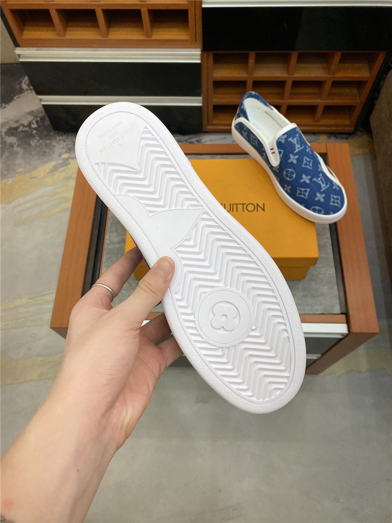 Louis Vuitton Men SNEAKER