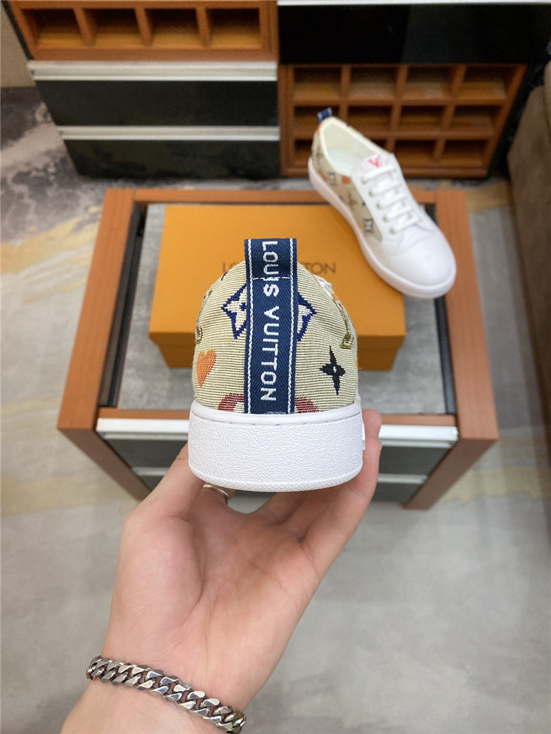 Louis Vuitton Men SNEAKER