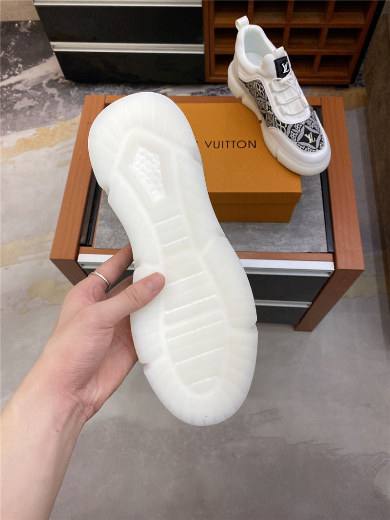 Louis Vuitton Men SNEAKER