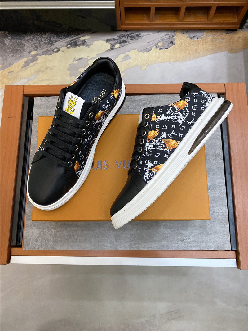 Louis Vuitton Men SNEAKER