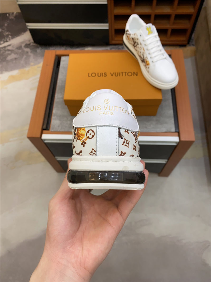 Louis Vuitton Men SNEAKER