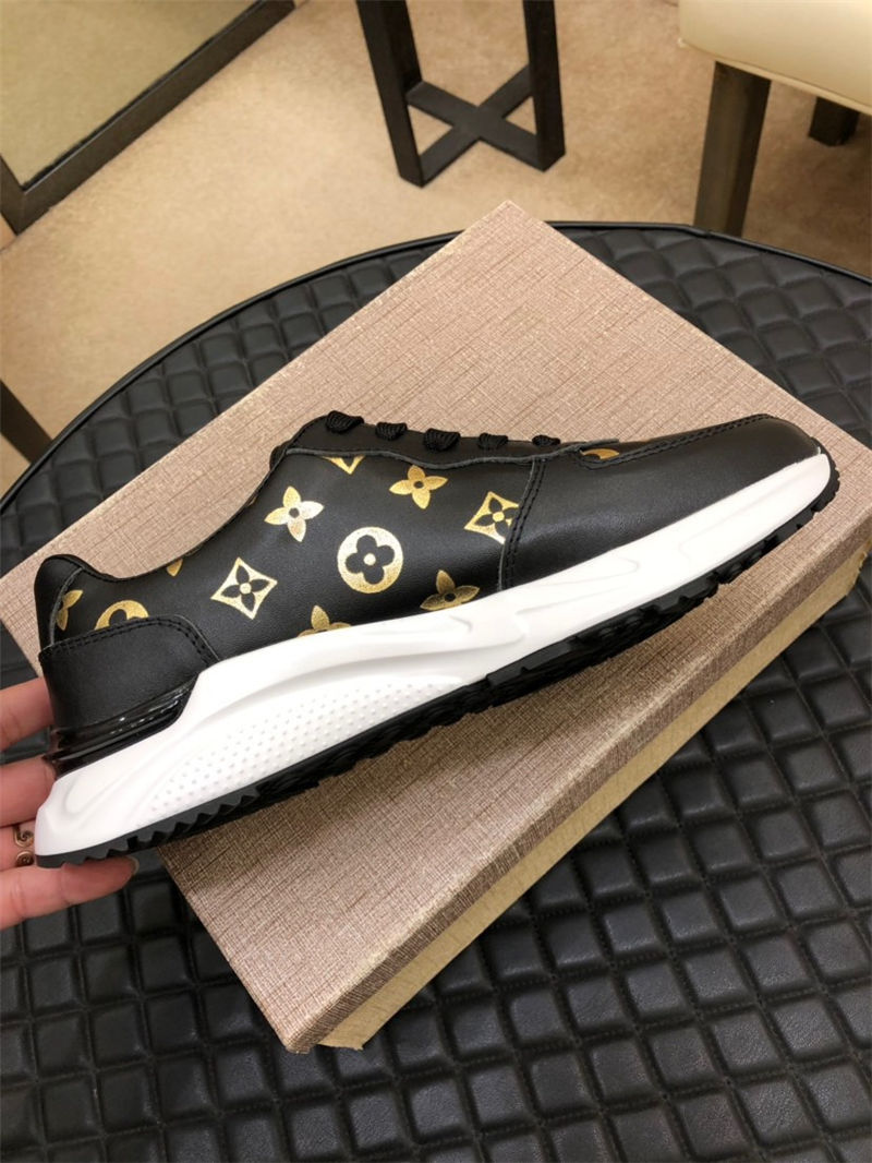 Louis Vuitton Men SNEAKER