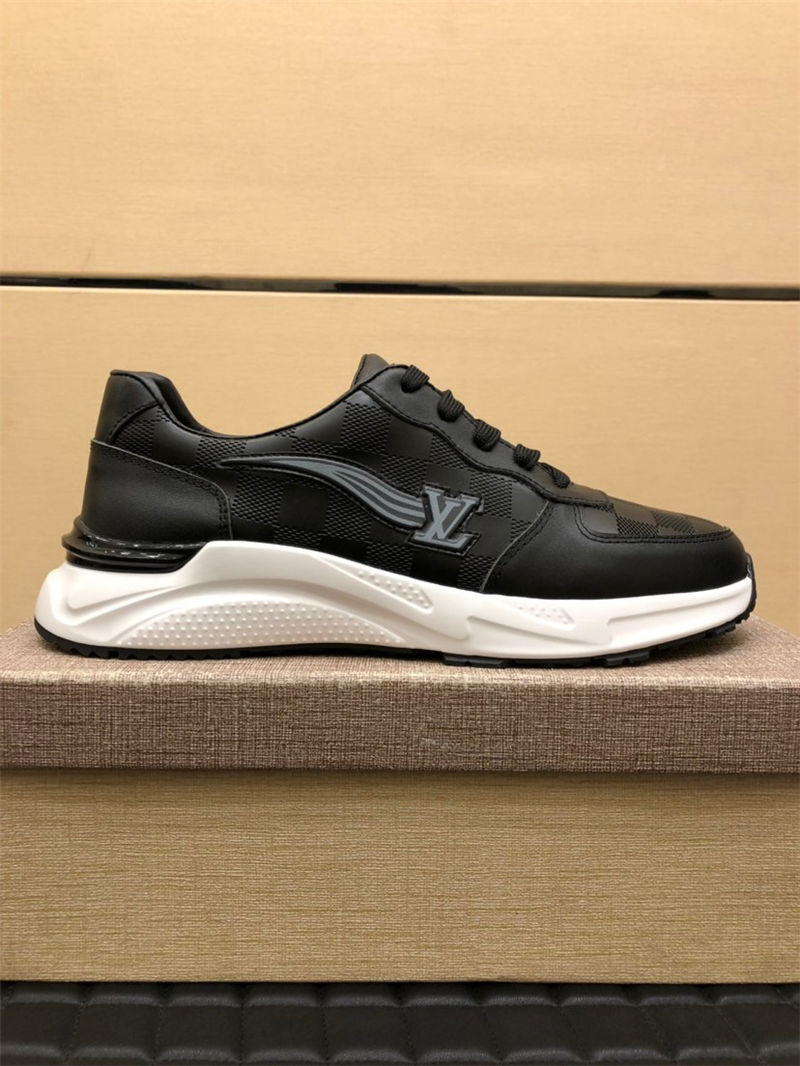 Louis Vuitton Men SNEAKER