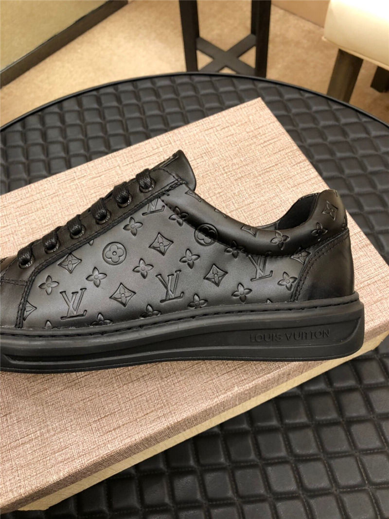 Louis Vuitton Men SNEAKER