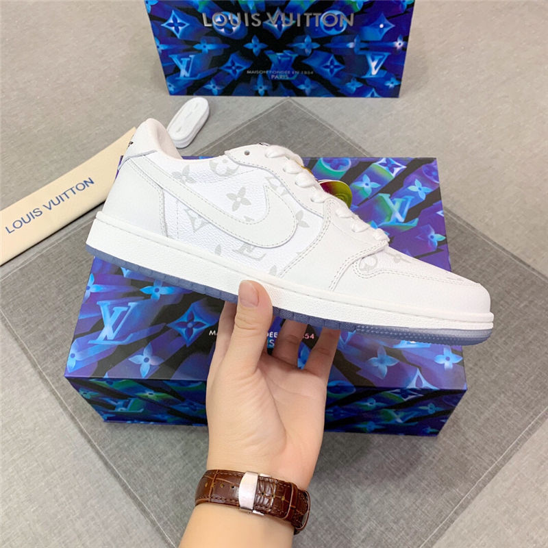 Louis Vuitton Men SNEAKER