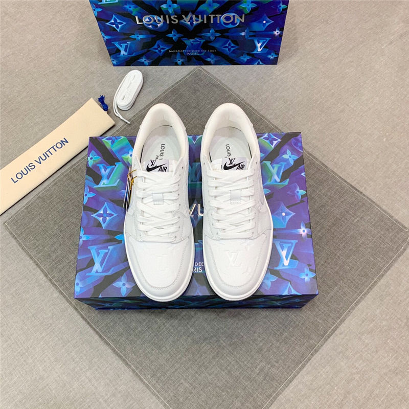 Louis Vuitton Men SNEAKER