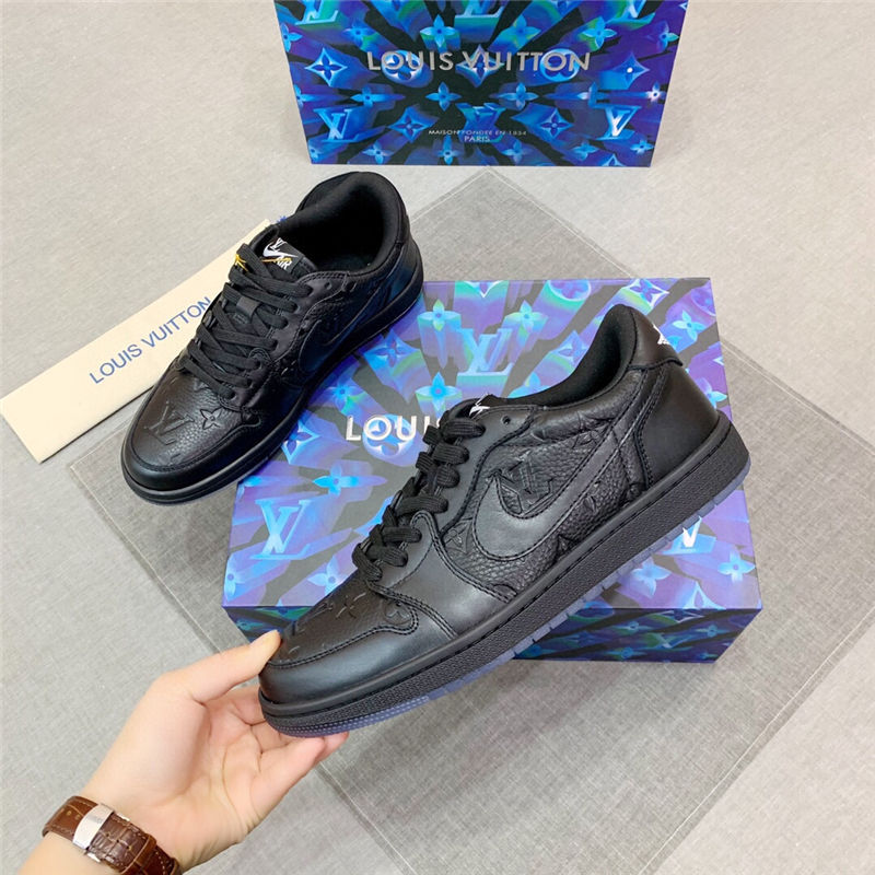 Louis Vuitton Men SNEAKER