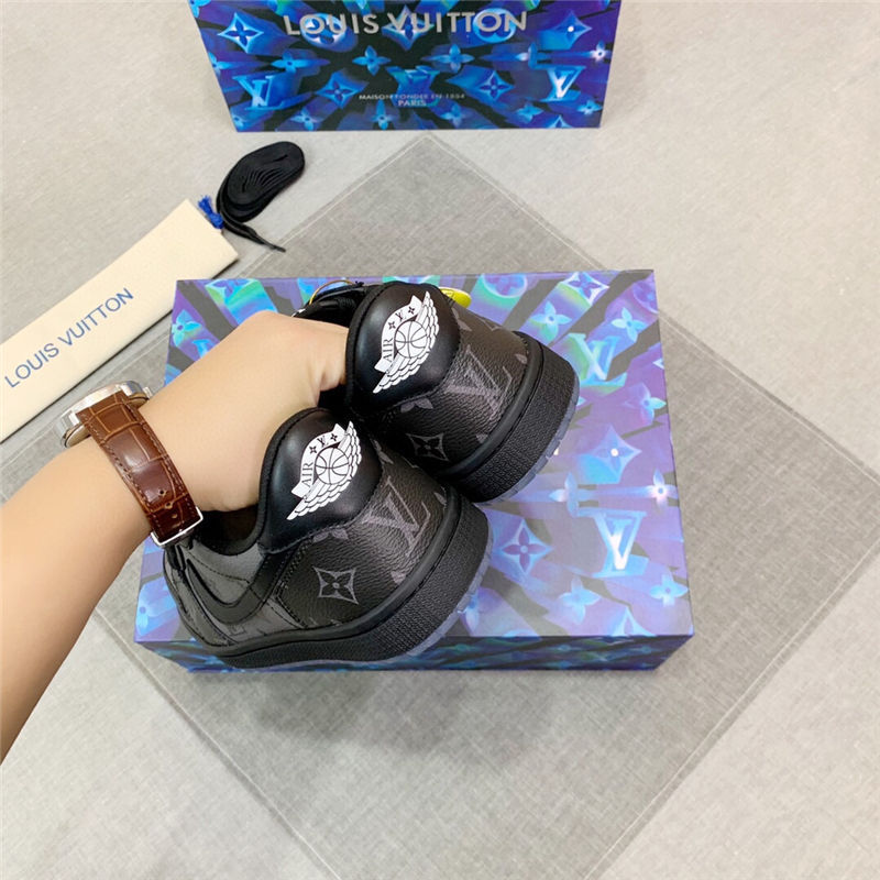 Louis Vuitton Men SNEAKER