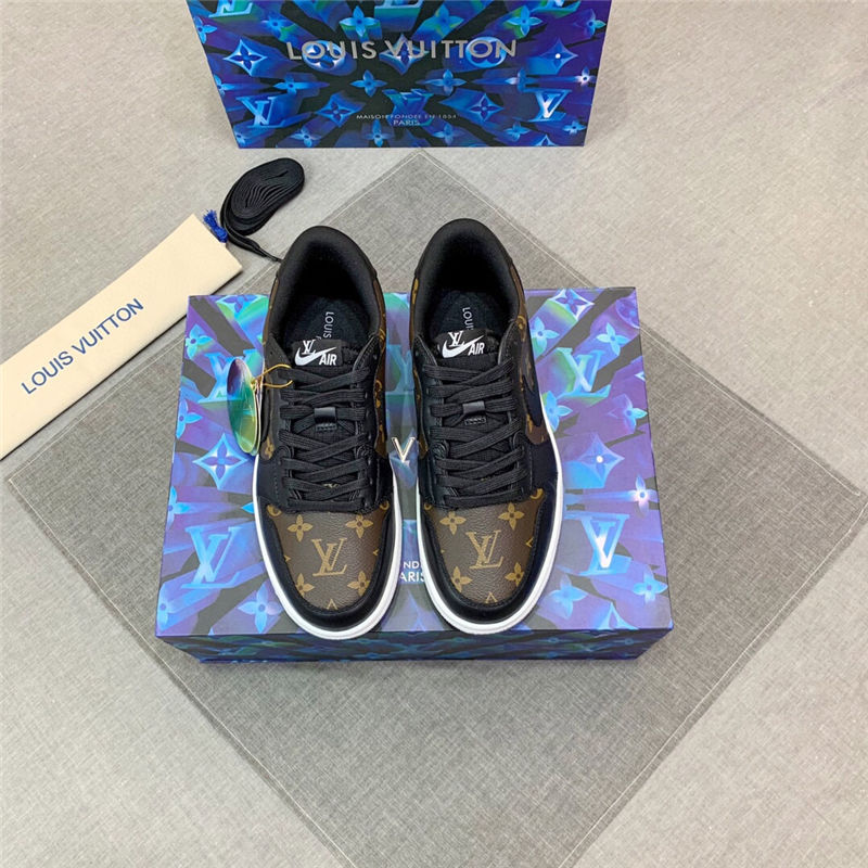 Louis Vuitton Men SNEAKER