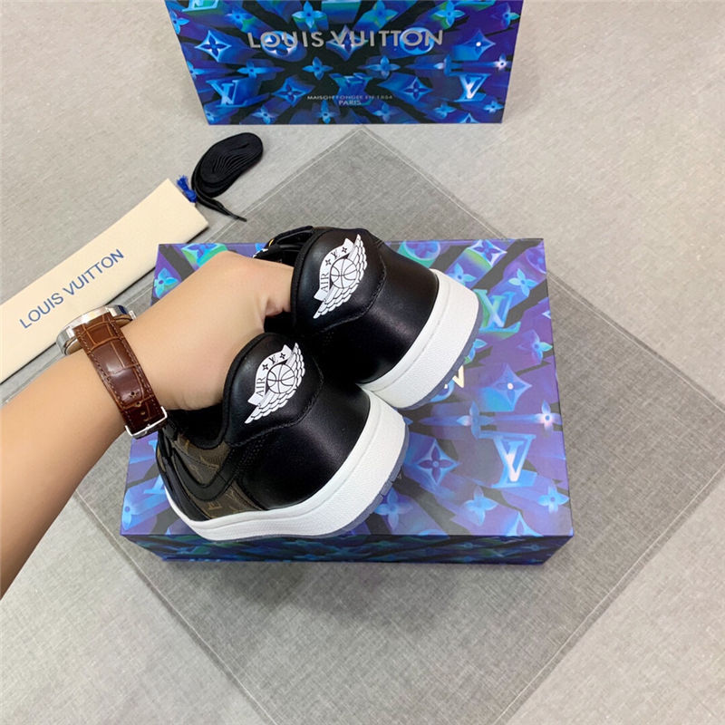 Louis Vuitton Men SNEAKER