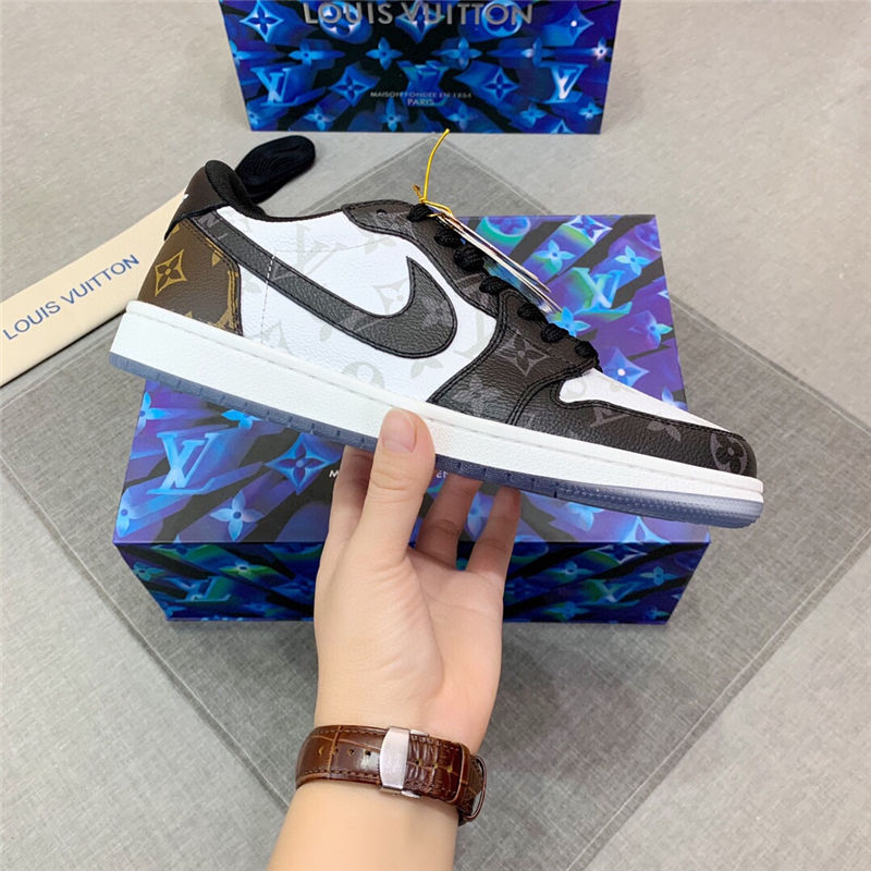 Louis Vuitton Men SNEAKER