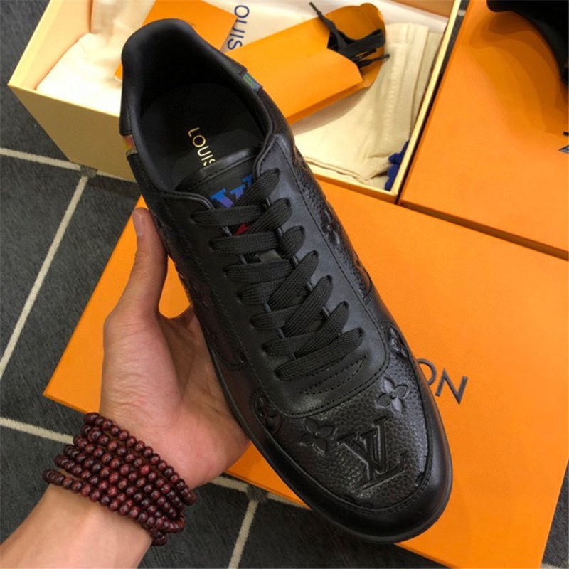 Louis Vuitton Men SNEAKER