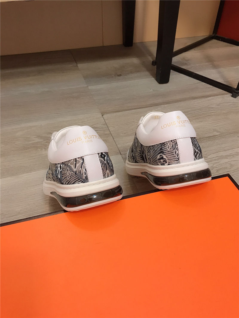 Louis Vuitton Men SNEAKER