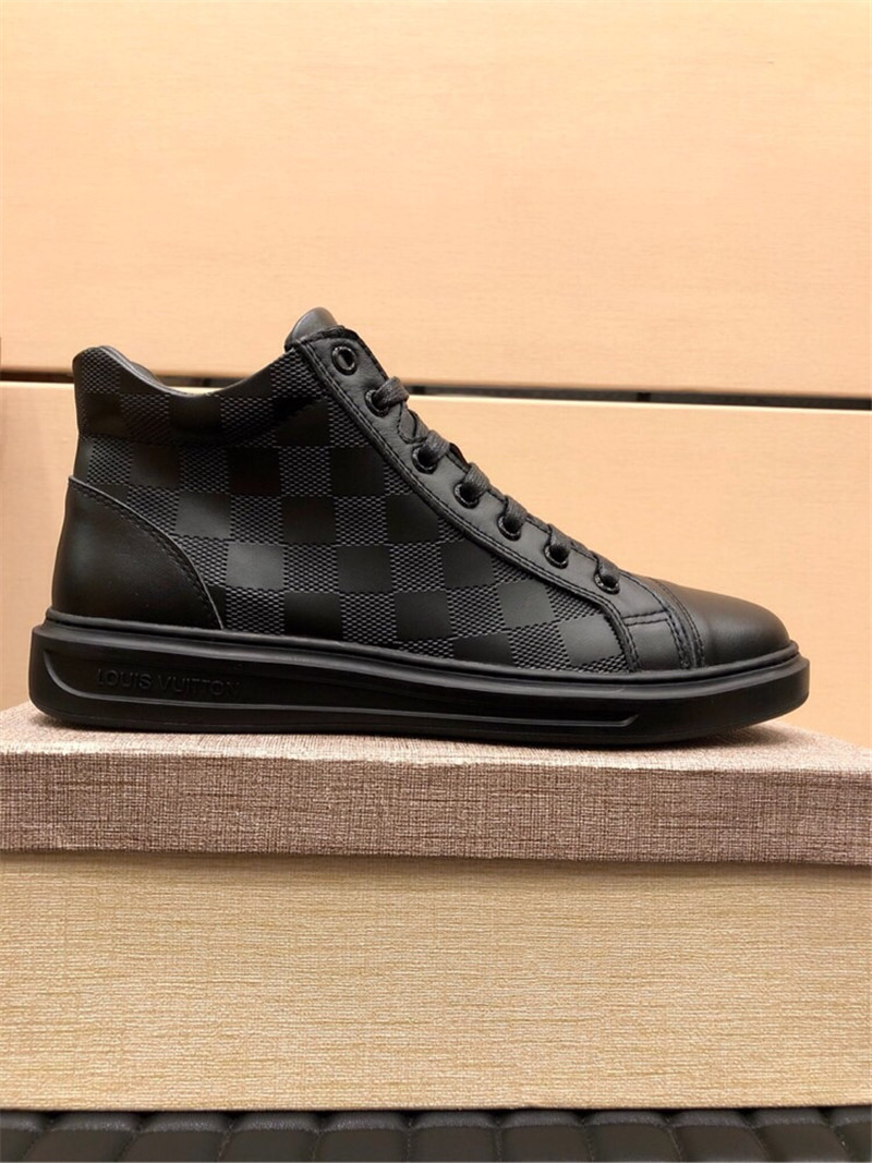 Louis Vuitton Men SNEAKER