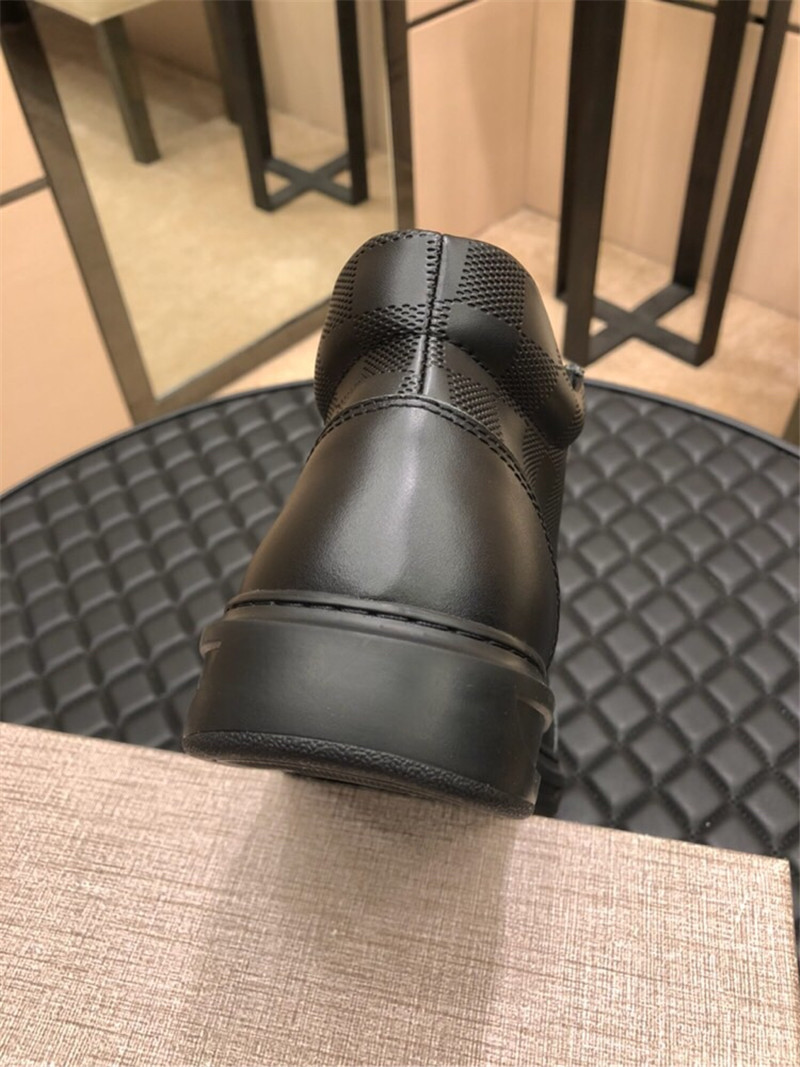 Louis Vuitton Men SNEAKER