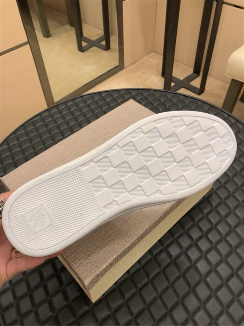 Louis Vuitton Men SNEAKER