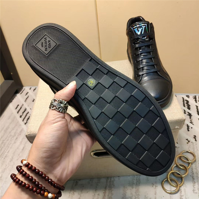 Louis Vuitton Men SNEAKER