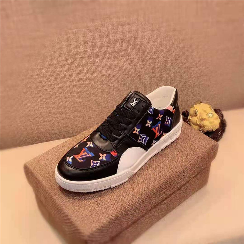 Louis Vuitton Men SNEAKER