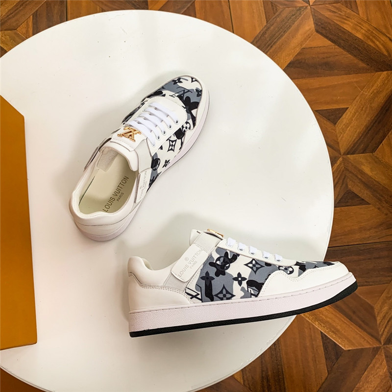 Louis Vuitton Men SNEAKER