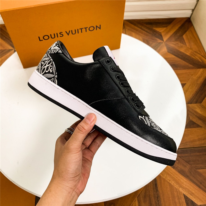 Louis Vuitton Men SNEAKER