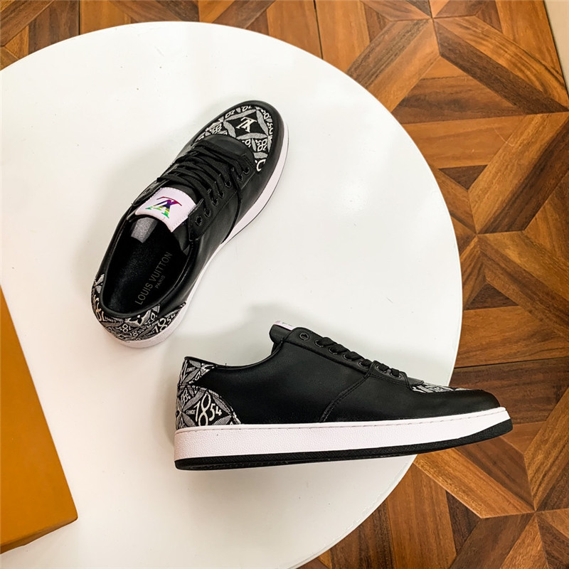 Louis Vuitton Men SNEAKER