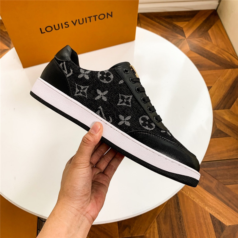 Louis Vuitton Men SNEAKER