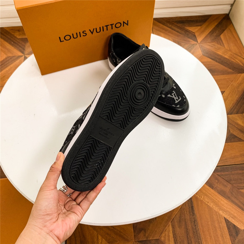 Louis Vuitton Men SNEAKER