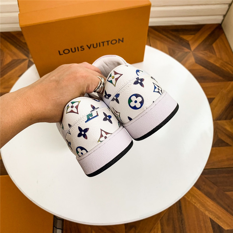 Louis Vuitton Men SNEAKER