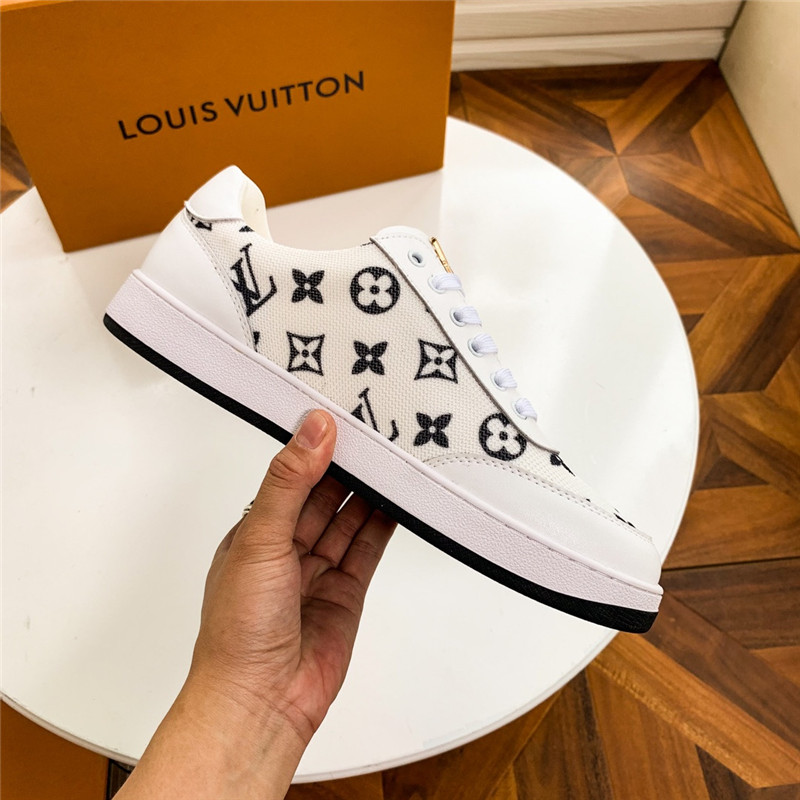 Louis Vuitton Men SNEAKER