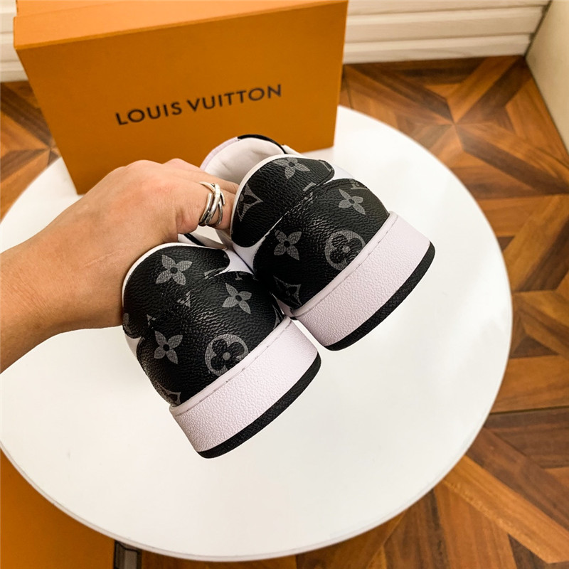 Louis Vuitton Men SNEAKER