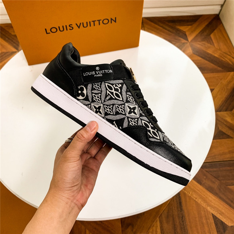 Louis Vuitton Men SNEAKER