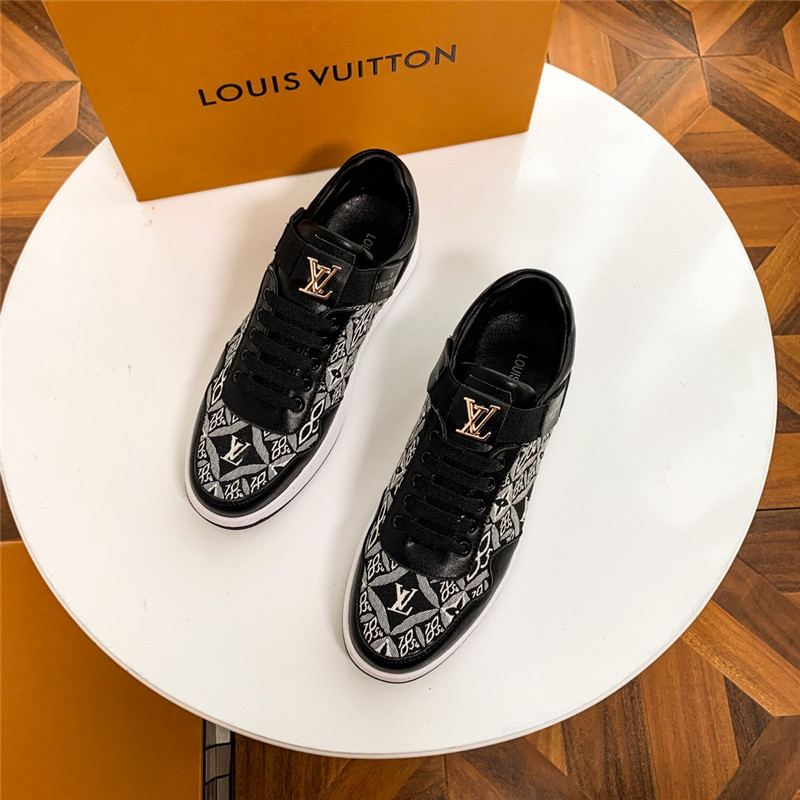 Louis Vuitton Men SNEAKER