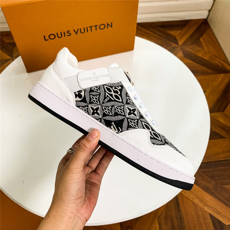 Louis Vuitton Men SNEAKER