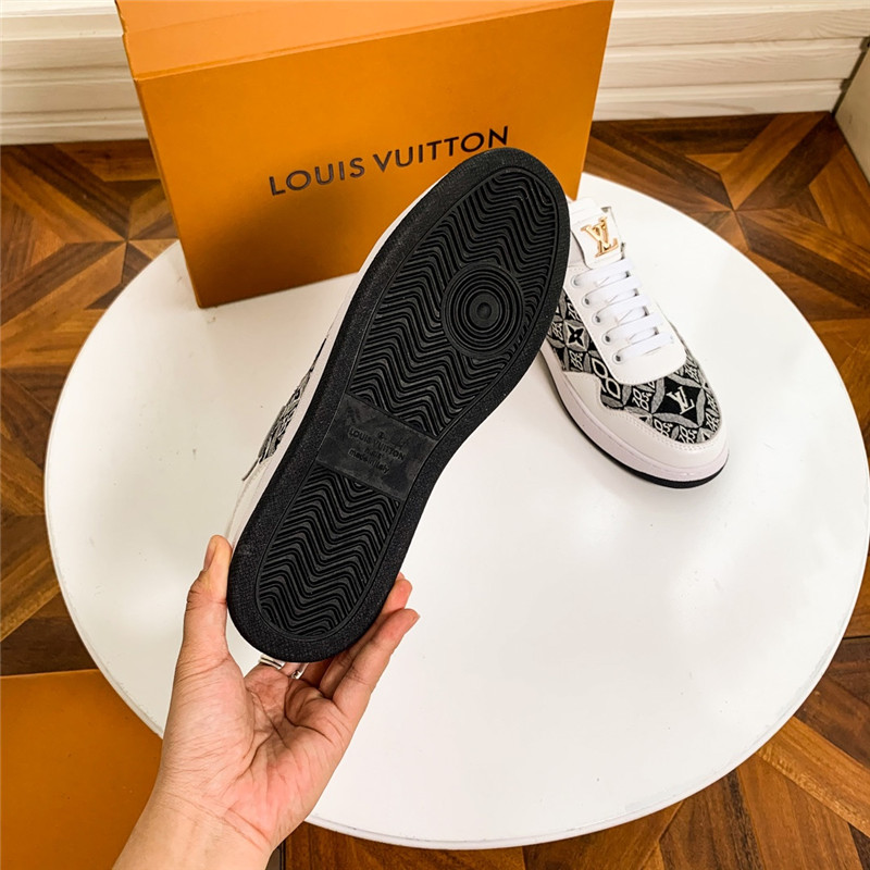 Louis Vuitton Men SNEAKER