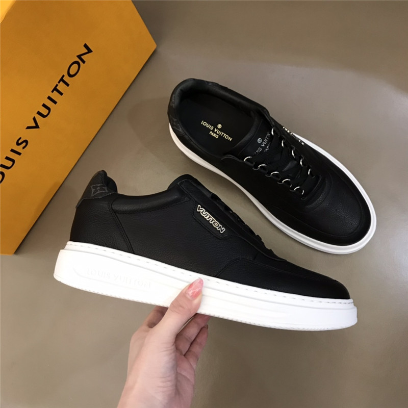 Louis Vuitton Men SNEAKER