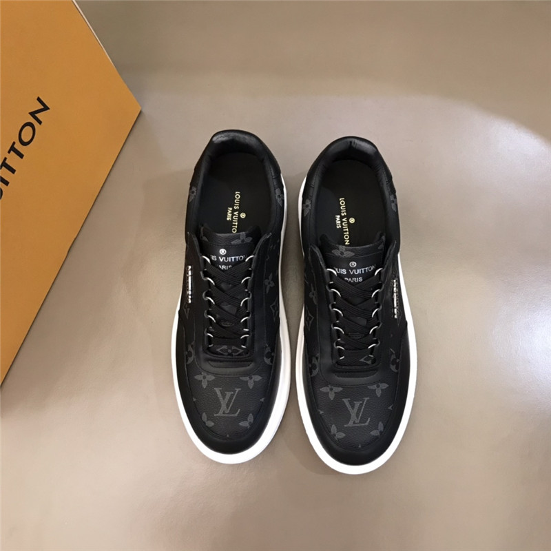 Louis Vuitton Men SNEAKER