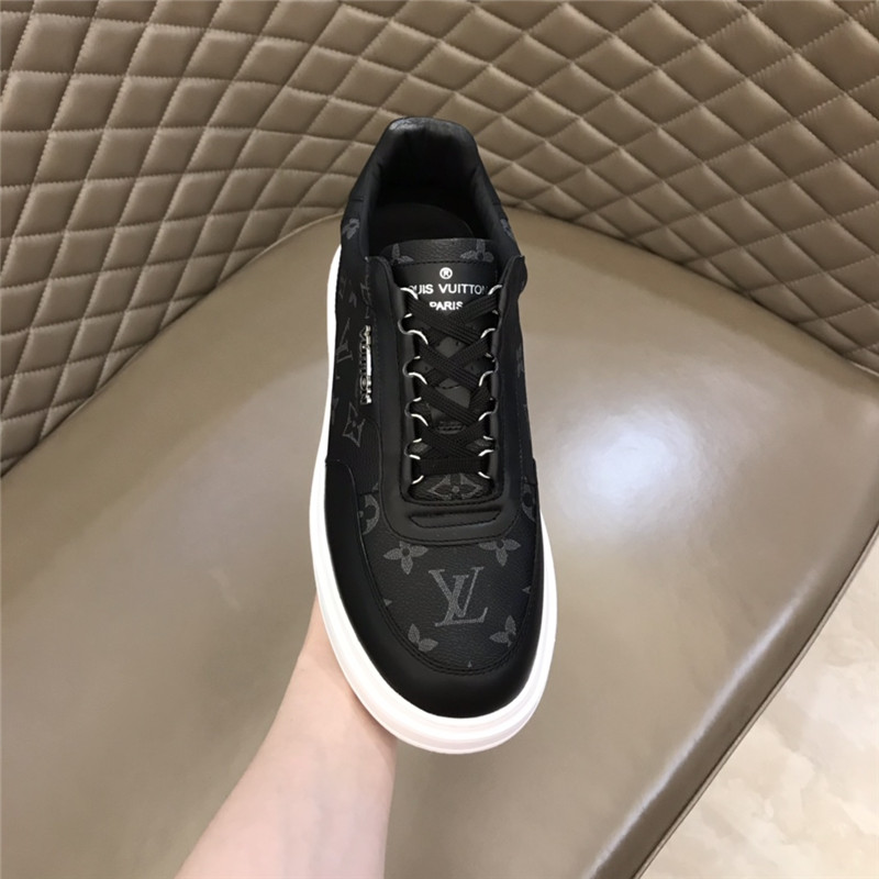 Louis Vuitton Men SNEAKER